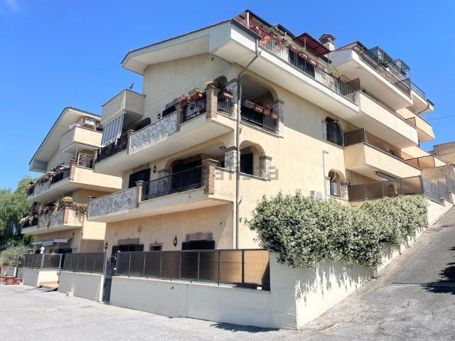 Appartamento in vendita di 190 m² in Via Ippocrate