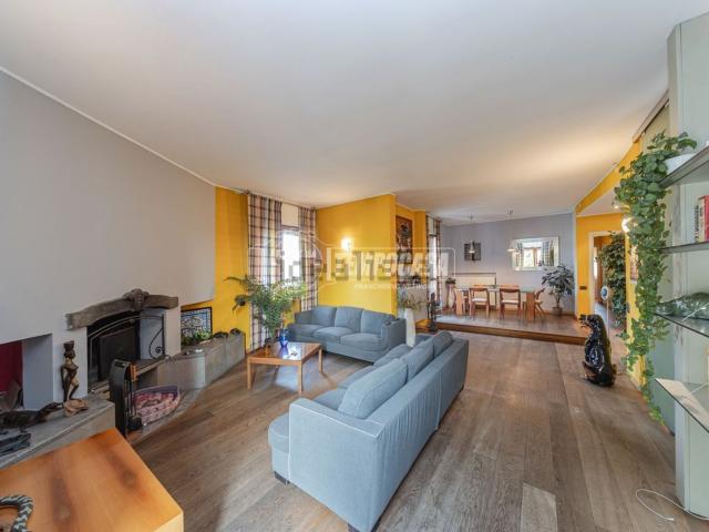 Appartamento in vendita di 190 m² in Via Monte Grappa
