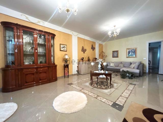 Appartamento in vendita di 190 m² in Via Magenta