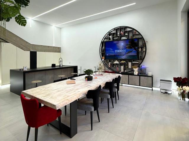 Appartamento in vendita di 190 m² in Via Mario Colacchi