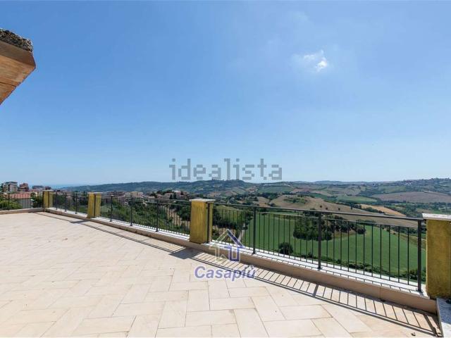 Appartamento in vendita di 190 m² in Via Martiri d&apos Ungheria, 12