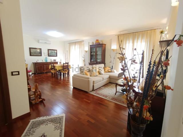 Appartamento in vendita di 190 m² in Via Mulini