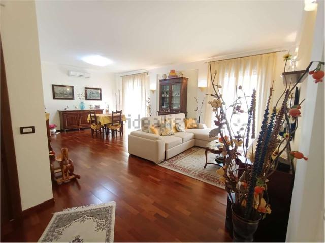 Appartamento in vendita di 190 m² in Via Mulini, 53