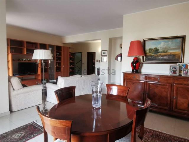 Appartamento in vendita di 190 m² in Via Necropoli Grotticelle