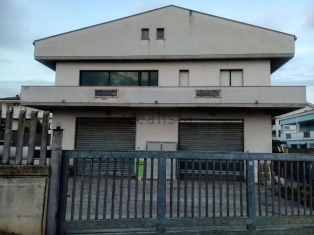 Appartamento in vendita di 190 m² in Via Panaro