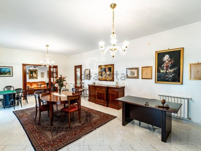 Appartamento in vendita di 190 m² in Via Piemonte, 28