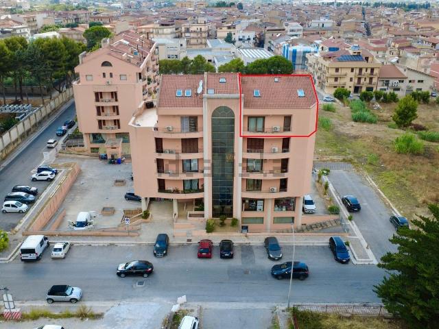 Appartamento in vendita di 190 m² in Via Pier Santi Mattarella, 74