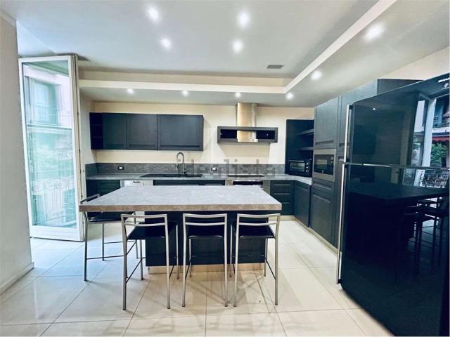 Appartamento in vendita di 190 m² in Via Roma, 2