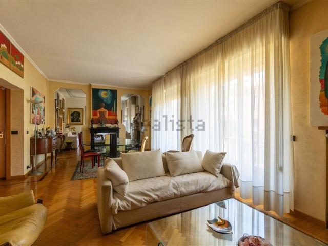 Appartamento in vendita di 190 m² in Via Vincenzo Bellini, 11