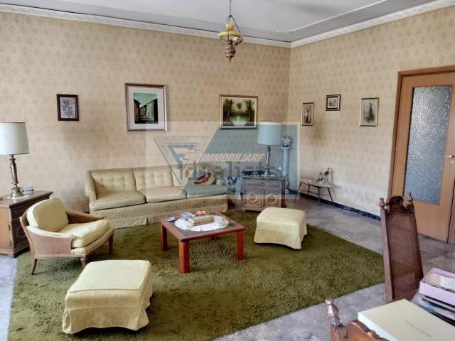 Appartamento in vendita di 190 m² in Viale Tica