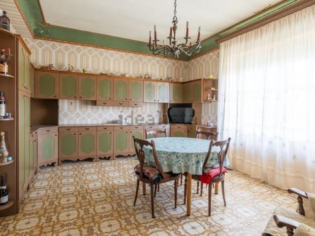 Appartamento in vendita di 190 m² in Viale Alcide de Gasperi, 35