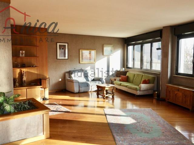 Appartamento in vendita di 190 m² in Corso 3 Novembre 1918