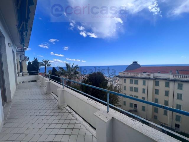 Appartamento in vendita di 190 m² in Corso degli Inglesi, 340