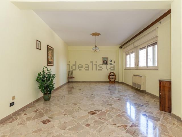 Appartamento in vendita di 190 m² in Largo Enrico Perri, 1