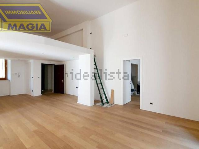 Appartamento in vendita di 190 m² in Piazza della Viola