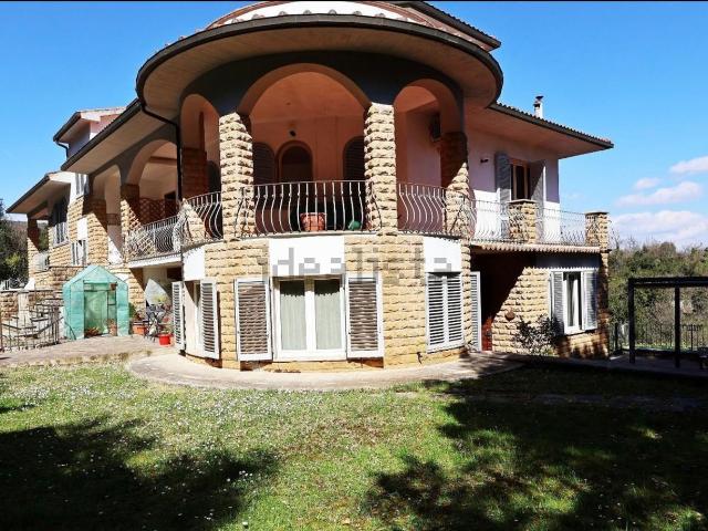 Appartamento in vendita di 190 m² in Strada di Santa Colomba