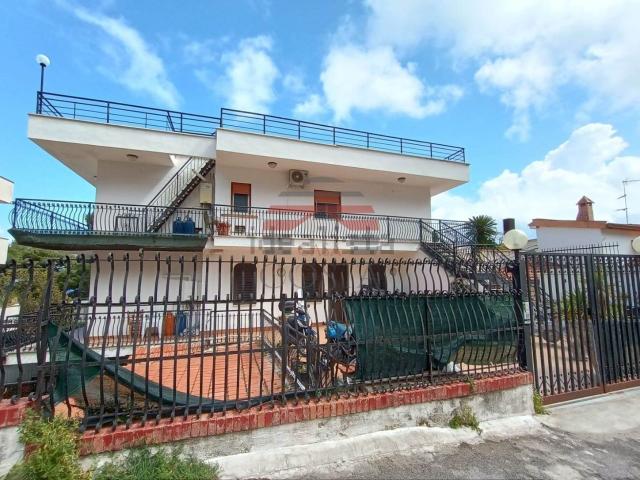 Appartamento in vendita di 191 m² in Via Ammiraglio Paolo Canevari, 6
