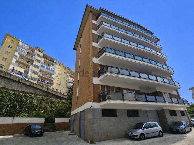 Appartamento in vendita di 191 m² in Via Domenico Fontana, 27