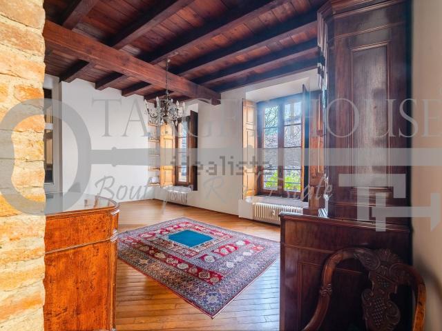 Appartamento in vendita di 191 m² in Via Olginati