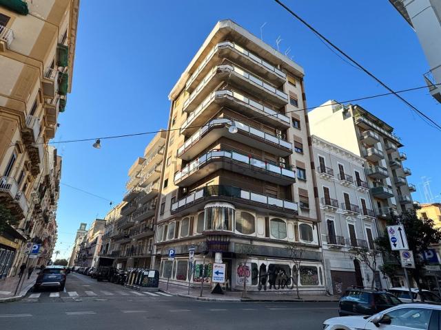Appartamento in vendita di 191 m² in Via Vincenzo Pupino, 54