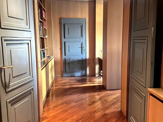 Appartamento in vendita di 192 m² in Via Gaetano Tononi