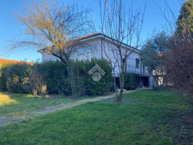 Appartamento in vendita di 192 m² in Via Giacomo Puccini, 11