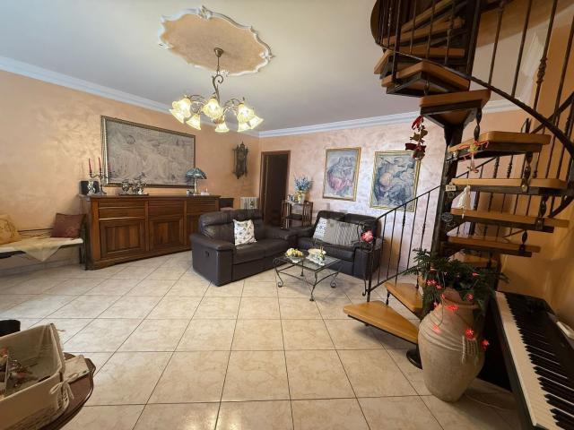 Appartamento in vendita di 192 m² in Via de Andrè