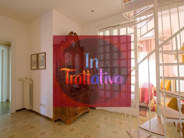 Appartamento in vendita di 192 m² in Via degli Estensi