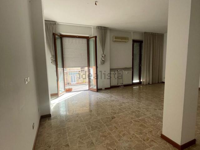 Appartamento in vendita di 192 m² in Via Emanuele Gianturco