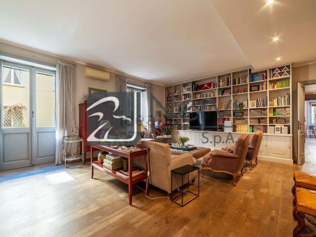 Appartamento in vendita di 192 m² in Via Eustachio Manfredi