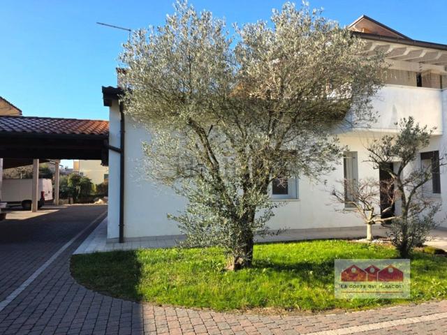 Appartamento in vendita di 192 m² in Via Fabio Filzi