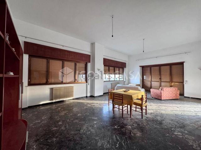Appartamento in vendita di 192 m² in Via II Monte