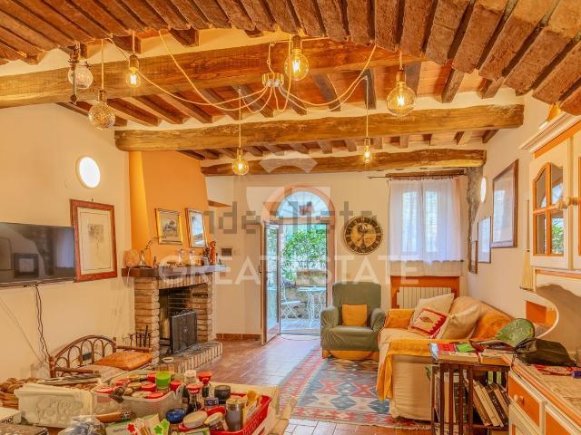 Appartamento in vendita di 192 m² in Via Osteria