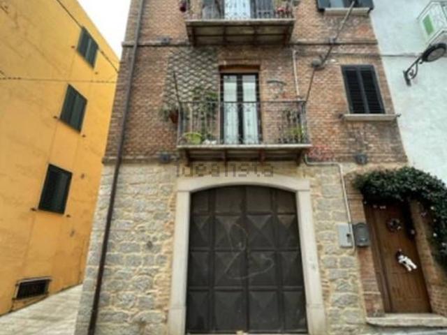 Appartamento in vendita di 193 m² in Via Cesare Battisti