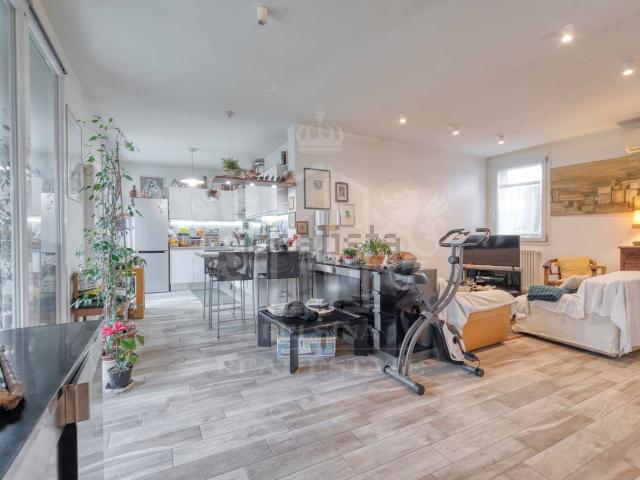 Appartamento in vendita di 193 m² in Via Antonio Zucchi