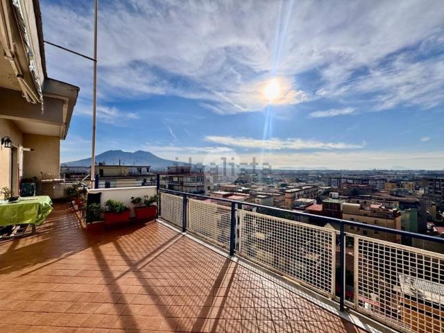 Appartamento in vendita di 193 m² in Via de Curtis Antonio, 1