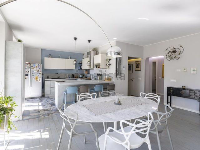 Appartamento in vendita di 193 m² in Via Durini, 19