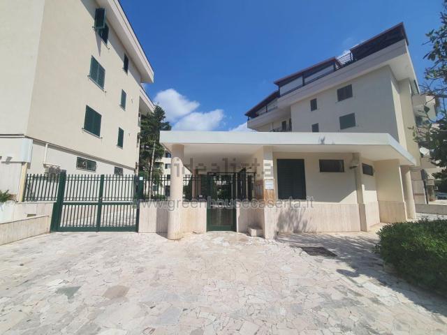 Appartamento in vendita di 193 m² in Via Francesco Marchesiello, 53