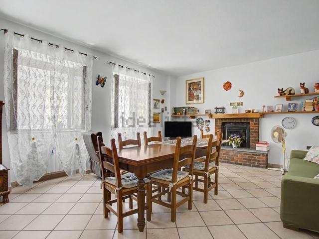 Appartamento in vendita di 193 m² in Contrada Crosa, 11