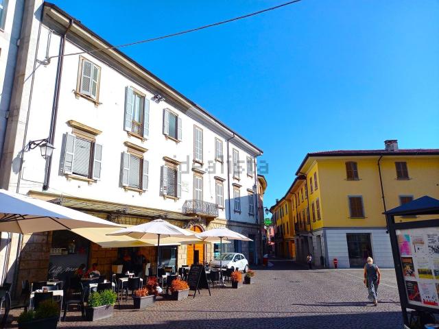 Appartamento in vendita di 193 m² in Piazza Luciano Manara, 3