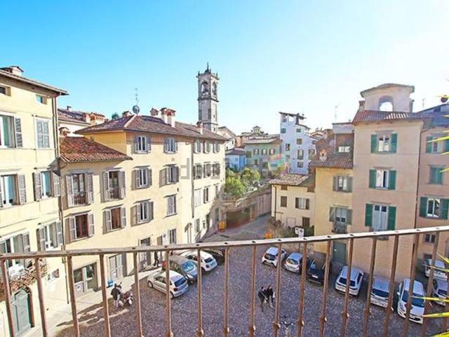 Appartamento in vendita di 193 m² in Piazza Mercato del Fieno