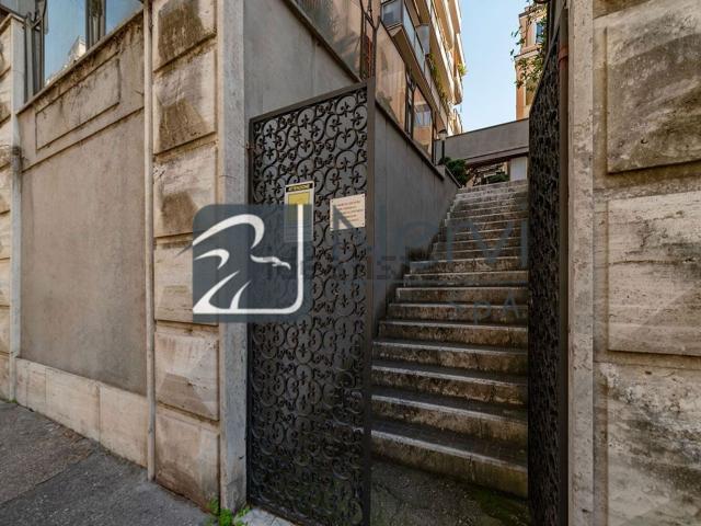 Appartamento in vendita di 194 m² in Via Antonio Bertoloni