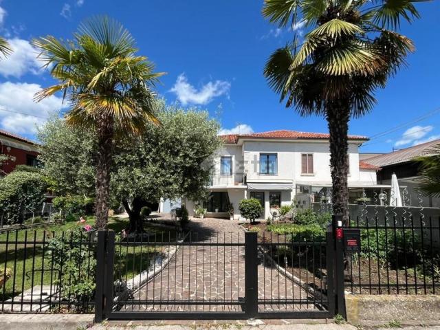 Appartamento in vendita di 194 m² in Via Fabio Filzi, 3