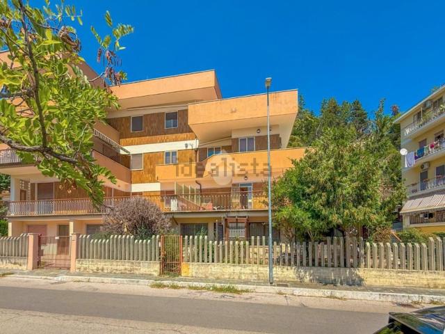 Appartamento in vendita di 194 m² in Via Filandro Quarantotti, 126