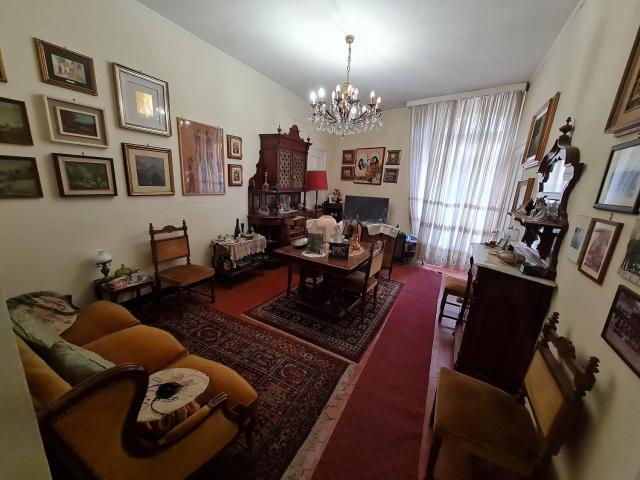 Appartamento in vendita di 195 m² in Via Cavour
