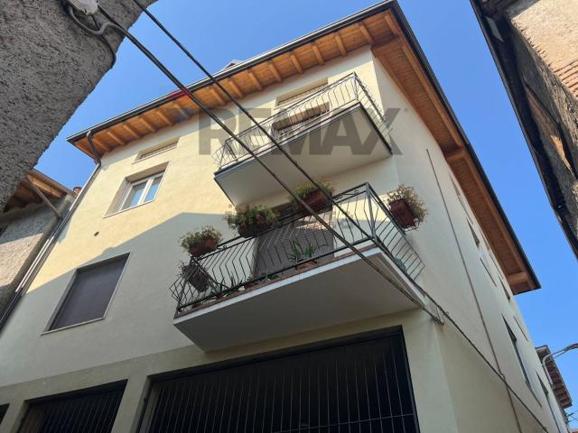Appartamento in vendita di 195 m² in Via Chiesa, 3