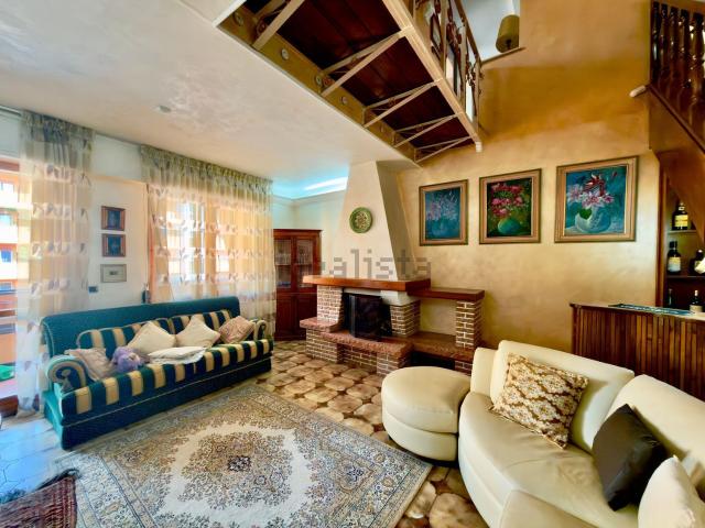 Appartamento in vendita di 195 m² in Via Alberto Ascari, 30