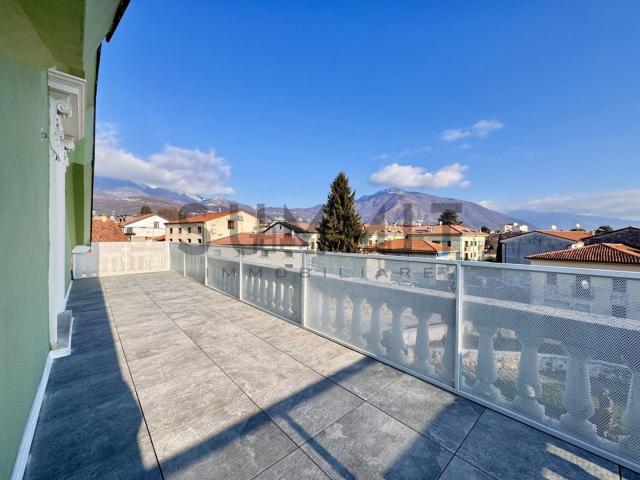Appartamento in vendita di 195 m² in Via Battaglione Val Leogra