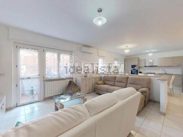 Appartamento in vendita di 195 m² in Via Giuseppe Garibaldi, 4