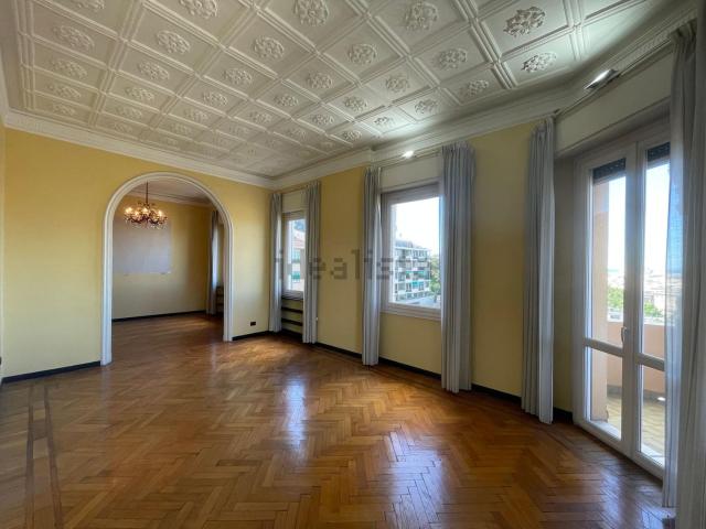 Appartamento in vendita di 195 m² in Via Giuseppe Fasce